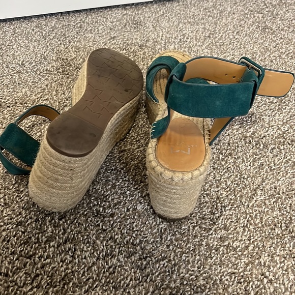 MARC FISHER ‘ABLE’ ESPADRILLE WEDGE SANDAL | 7.5 | BLUE - Picture 3 of 4